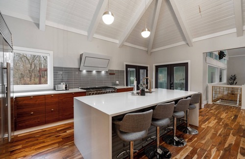 Milford House | The ultimate entertaining space complete with indoor pool for everyone to enjoy!