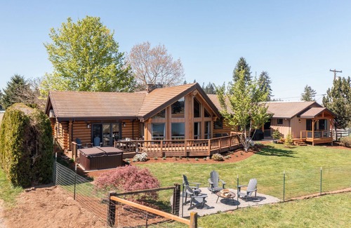 Boring House | The Ultimate Family Getaway at Dolan Creek Farm for 10!