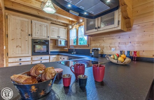 Les Carroz-d'Araches Ski Chalet | The ultimate Grand-Massif escape: Charm, comfort and slopes at your fingertips!