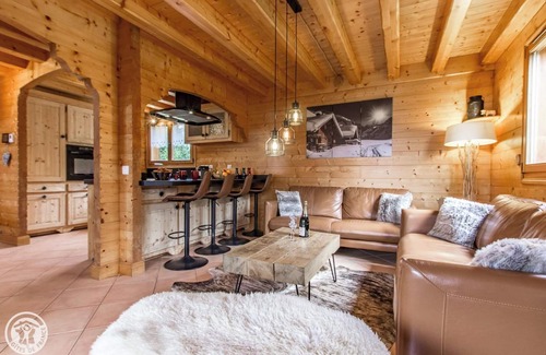 Les Carroz-d'Araches Ski Chalet | The ultimate Grand-Massif escape: Charm, comfort and slopes at your fingertips!