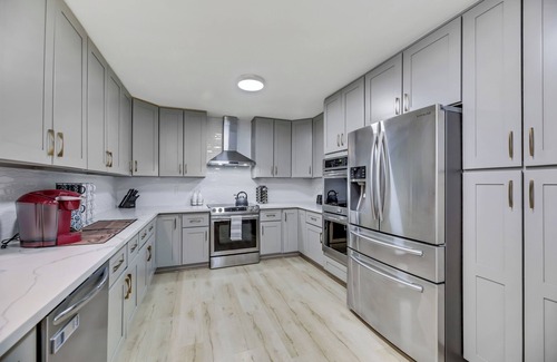 Spring Valley House | The Ultimate Getaway Pickleball, Pool & Gameroom - 10 mins from Strip