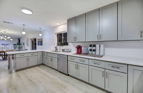 Spring Valley House | The Ultimate Getaway Pickleball, Pool & Gameroom - 10 mins from Strip