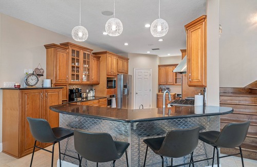 Sanford House | The Ultimate Lakeside Getaway!
