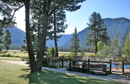 Atlanta House | The Ultimate Lodge for retreats, family reunions or Destination Weddings