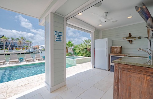 Key Allegro House | The Ultimate Luxury Getaway with Beautiful Canal Views and Fabulous Pool
