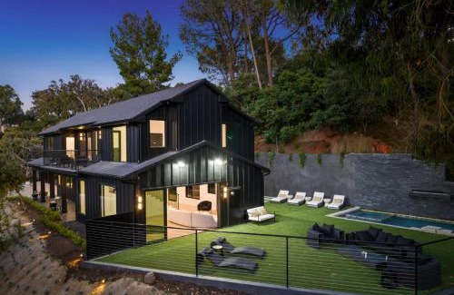 Los Angeles County Villa | The Ultimate Luxury Villa with Pool, Spa and Courts