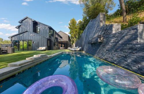 Los Angeles County Villa | The Ultimate Luxury Villa with Pool, Spa and Courts