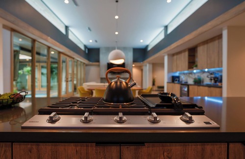 Edinburg House | The Ultimate Retreat Home