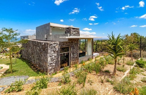 Helderberg Rural Condo | The ultimate venue to relax & enjoy the views close to restaurants, wine farms,