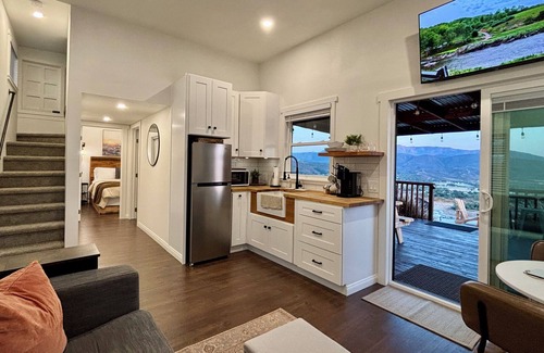 Temecula House | The Ultimate Winery Getaway - Hilltop Haven