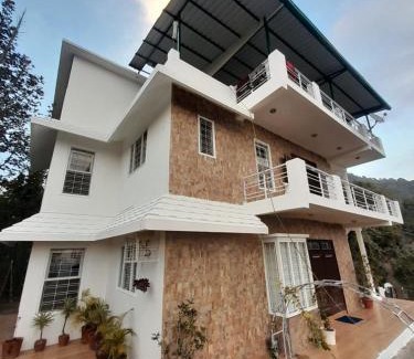 Lansdowne House | The Umri Lansdowne