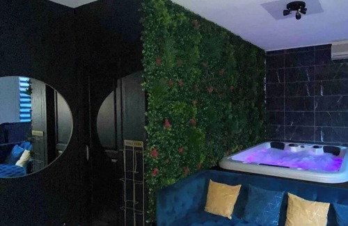 Gardanne House | The unexpected Love Room with Jacuzzi