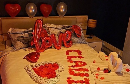 Gardanne House | The unexpected Love Room with Jacuzzi