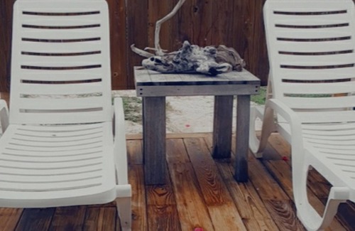 George Town Apartment | The Upper Deck Cozy Private Room 5 minutes away from beach