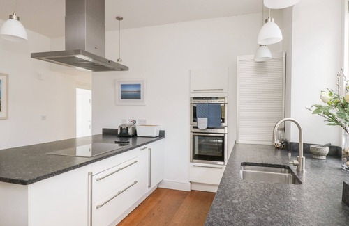Saint Martin Cottage | THE UPPER DECK, family friendly, luxury holiday cottage in Porthcurno