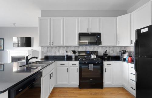 Tri-Taylor Apartment | The Upscale Getaway Near Downtown