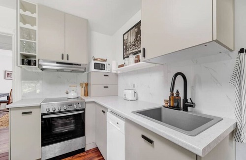 Waterloo House | The Uptown Home - Steps from Uptown
