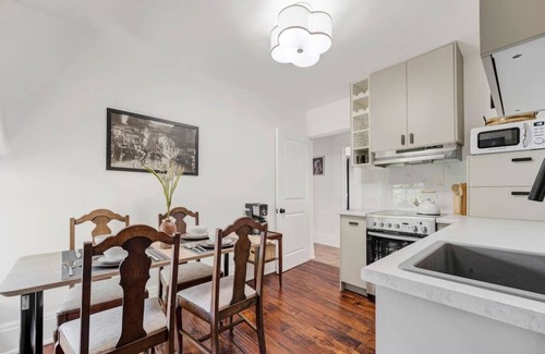 Waterloo House | The Uptown Home - Steps from Uptown