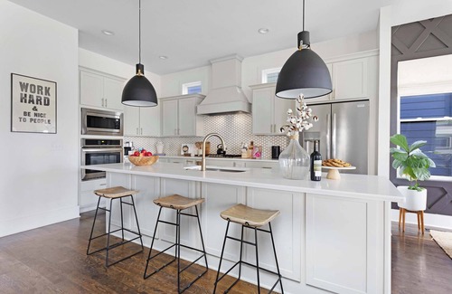 Hope Gardens House | The Urban Farmhouse - Hot Tub & Sauna!