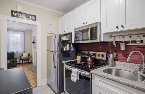 Downtown Apartment | The Urban Green: Stylish Downtown Hideaway