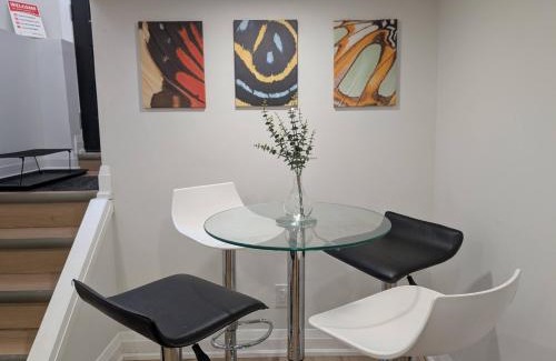 Hamilton Apartment | The Urban Hideaway - Stylish Stay - Prime Spot