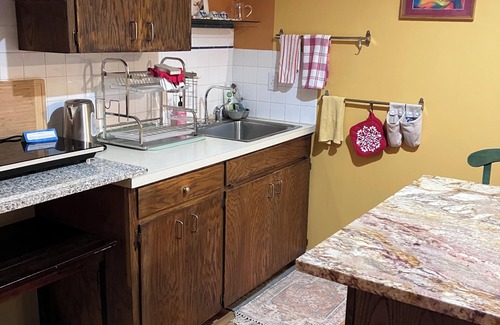 Ardenwald Apartment | The Urban Nature Hideaway - 1BR close-in private garden apartment