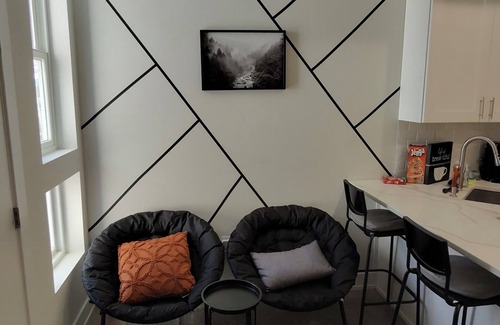 Norris Square Apartment | The Urban Oasis 2BR 2BTH with Balcolny