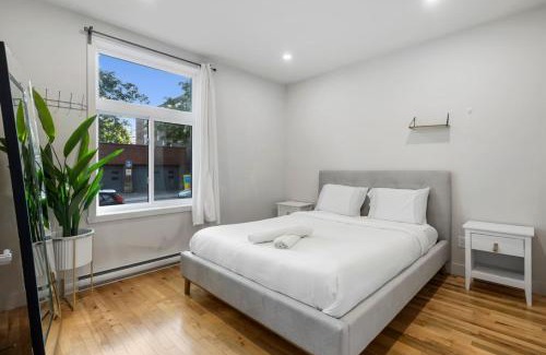 Cote-Des-Neiges—Notre-Dame-De-Grace Apartment | The Urban Retreat Trendy 3BR in NDG
