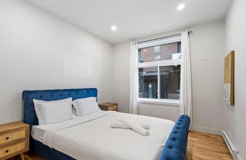Cote-Des-Neiges—Notre-Dame-De-Grace Apartment | The Urban Retreat Trendy 3BR in NDG