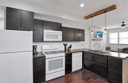 West Columbus House | The Urban Roost - 2 BR 2 Bath 4 Beds