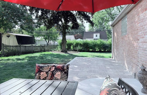Arlington Heights House | The Vail/House/Hot Tub/Fire pit/Tesla charger/Garage