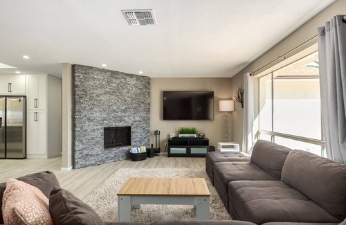 Paradise Valley Village House | The Valley View- Phoenix/Heated Pool/Mountain and City Views/Hiking/Rooftop