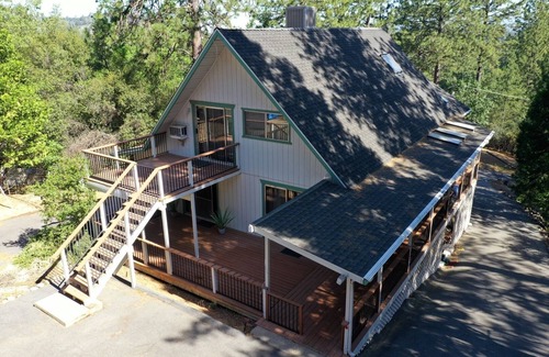 Groveland House | The Valley View: Pine Mountain Lake Cabin 4 Bedroom Home by RedAwning