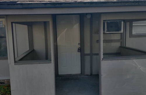 Jacksonville Apartment | The Van Zant House Haven|2 Queens|Kitchen|Nook