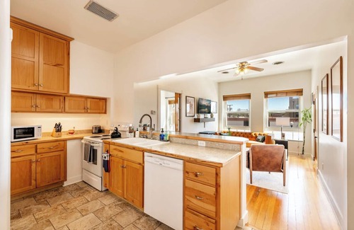 Sheridan Apartment | The Vaquero: King Bed + Downtown View Charm