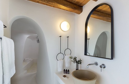 Imerovigli Hotel | The Vasilicos