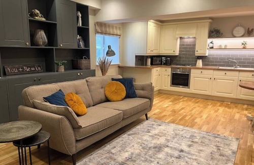 Tideswell Apartment | The Vault at The Old Chapel romantic hideaway for 2