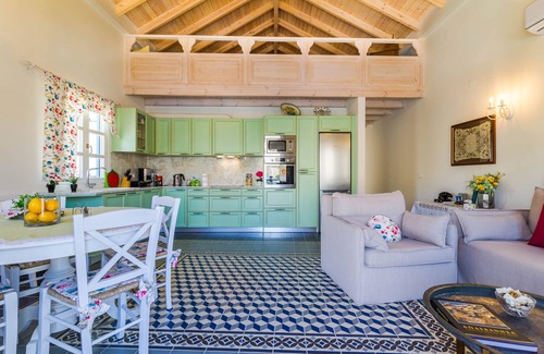 Pedi Villa | The Vegghera House - Seafront Apartment with attic
