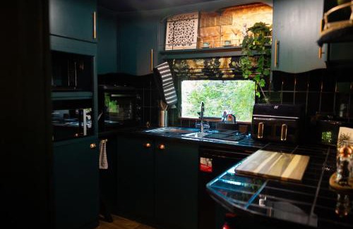 Burnham-on-Sea House | The Velvet Hideaway