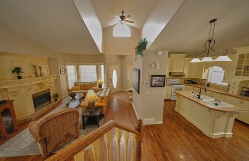Arbour Lake Apartment | The Venetian by Grenadier Luxury Suites, Sleeps 8 Family Friendly