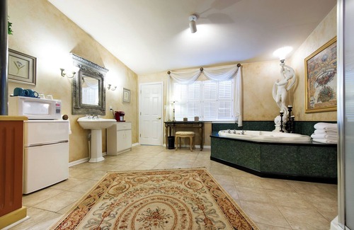 Hammond Bed & Breakfast | The Venetian Suite W/King Bed