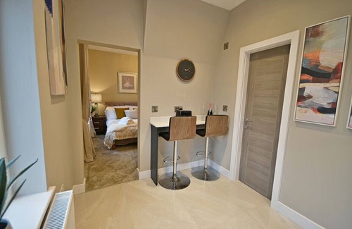 Rawtenstall Condo | The Venice Suite at Moat House