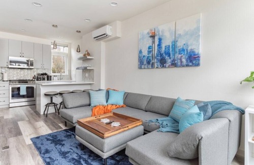 Fremont House | The Venture Cityscape by HomeSliceStays