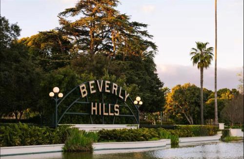 Beverly Hills Apartment | The Venus Beverly Hills Designer Chic Haven