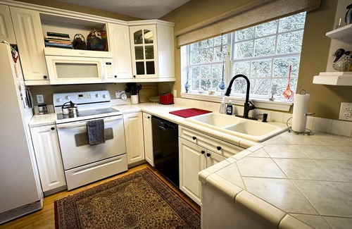Macon Apartment | The Vera - 1 BD/1BA Furnished Apartment - Near Lake and Bike Trails, Mercer Univ