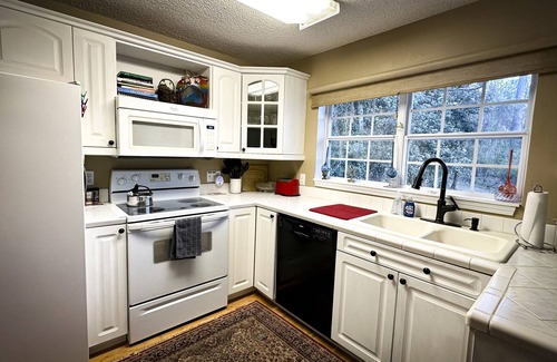 Macon Apartment | The Vera - 1 BD/1BA Furnished Apartment - Near Lake and Bike Trails, Mercer Univ