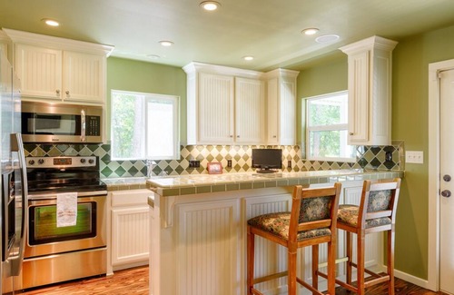 Mount Vernon House | The Veranda at Mt. Vernon - the perfect family and friends retreat