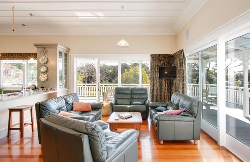 Bluff Hill House | The Verandah - Napier Holiday Home