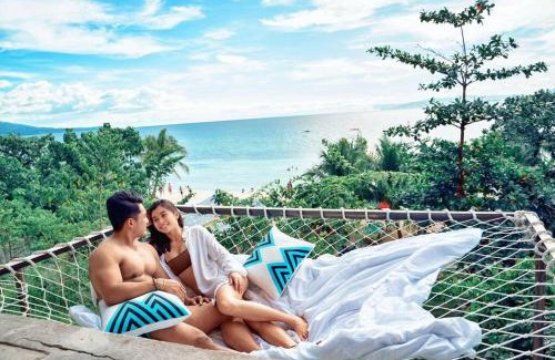 Lambug Villa | The Verge Cebu Beachfront Exclusive King Bed Pool Villa - 12 Minutes to Kawasan Falls Canyoneering