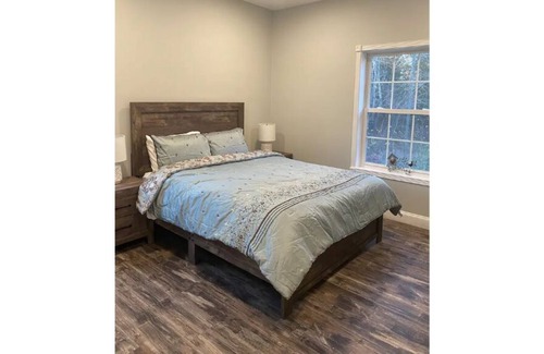 Hyde Park House | The Veteran’s Project is a home on over 100 acres